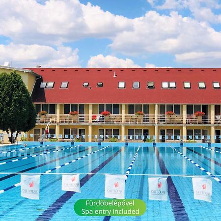 Het Vezer Apartmanhotel โคมารม ภายนอก รูปภาพ