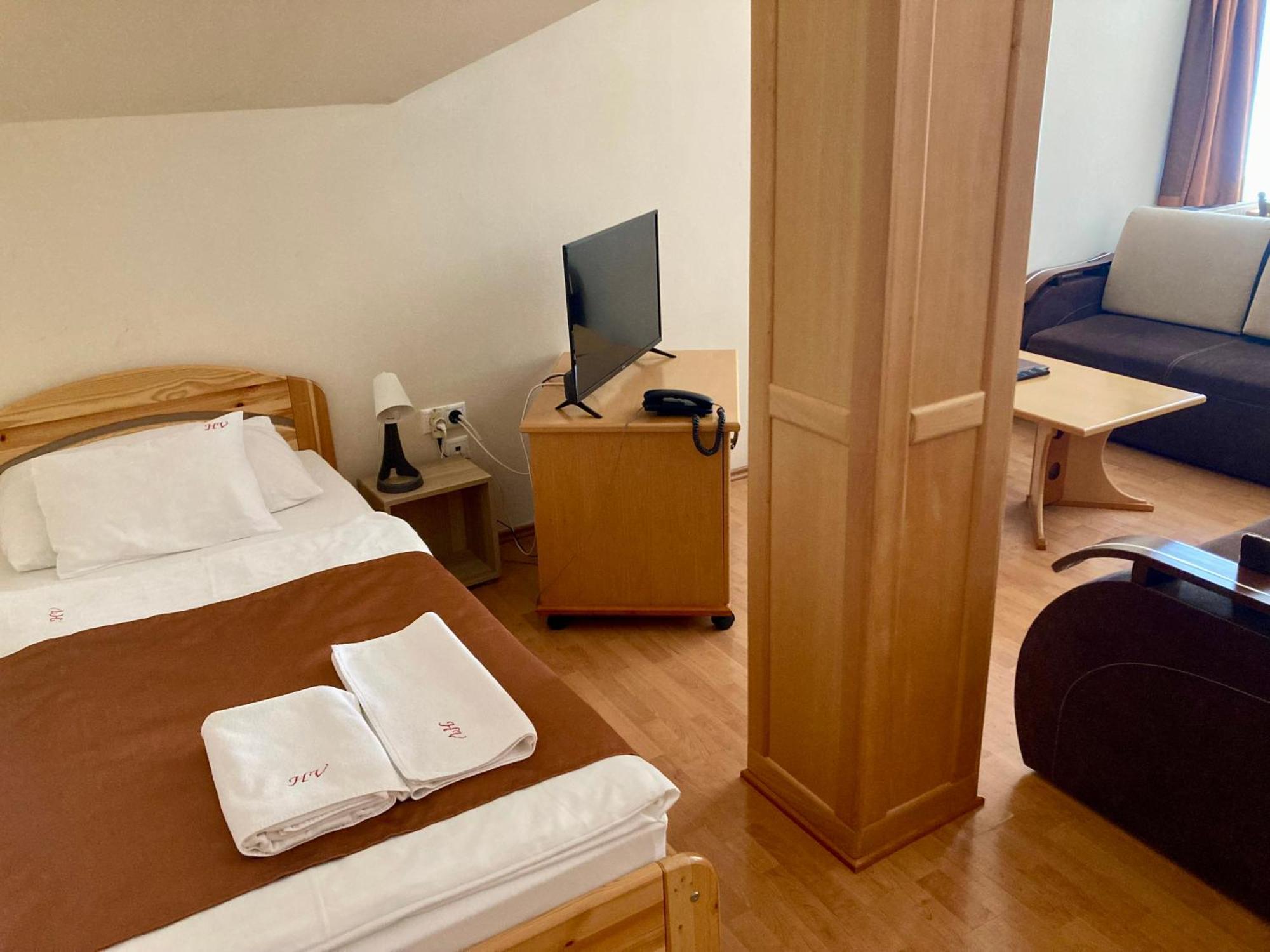 Het Vezer Apartmanhotel โคมารม ห้อง รูปภาพ